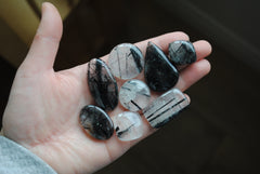 Tourmalinated quartz cabochons (Lot B)