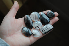 Tourmalinated quartz cabochons (Lot B)
