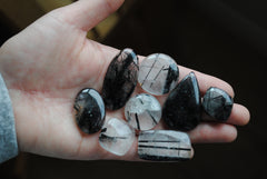 Tourmalinated quartz cabochons (Lot B)