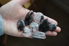 Tourmalinated quartz cabochons (Lot B)