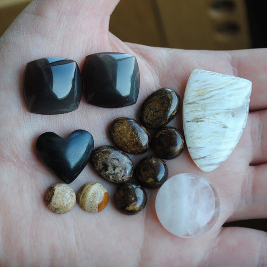 Mixed stones cabochons