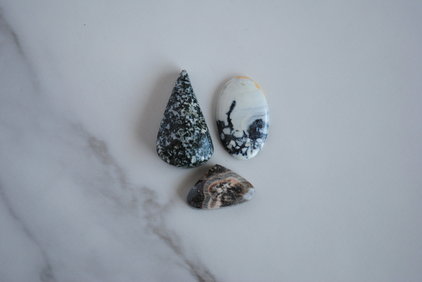 Mixed stones cabochons