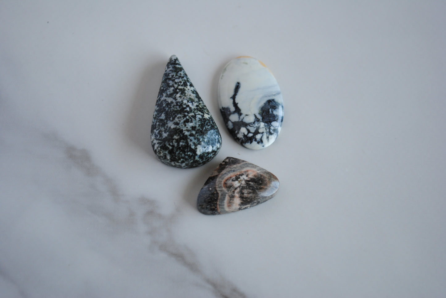 Mixed stones cabochons