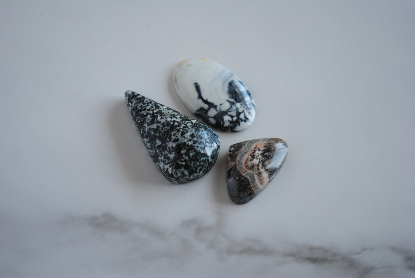 Mixed stones cabochons