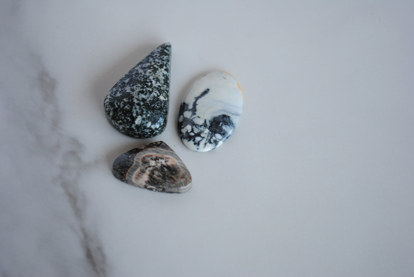 Mixed stones cabochons