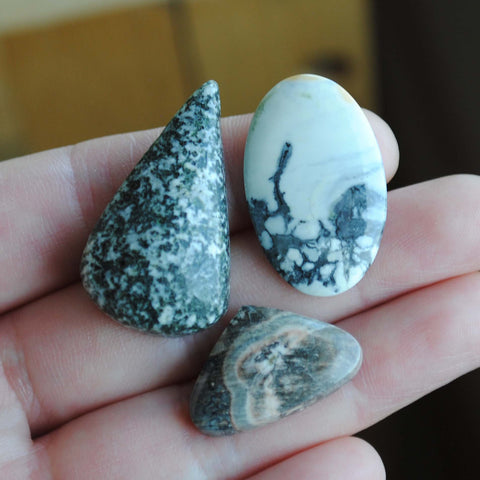 Mixed stones cabochons