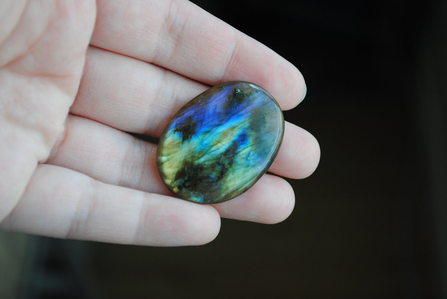 Labradorite stone on fingers