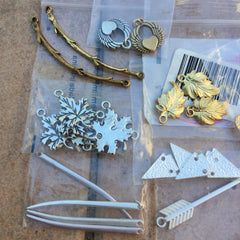 Mixed lot A: charms/pendants/links