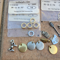 Mixed lot B: charms/pendants/links