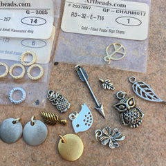 Mixed lot B: charms/pendants/links