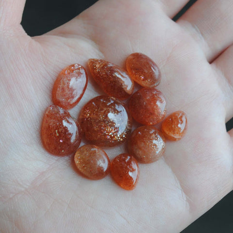 Sunstone cabochons (lot 18)