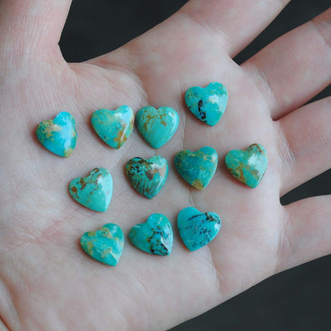 Kingman turquoise heart cabochons (lot 1)