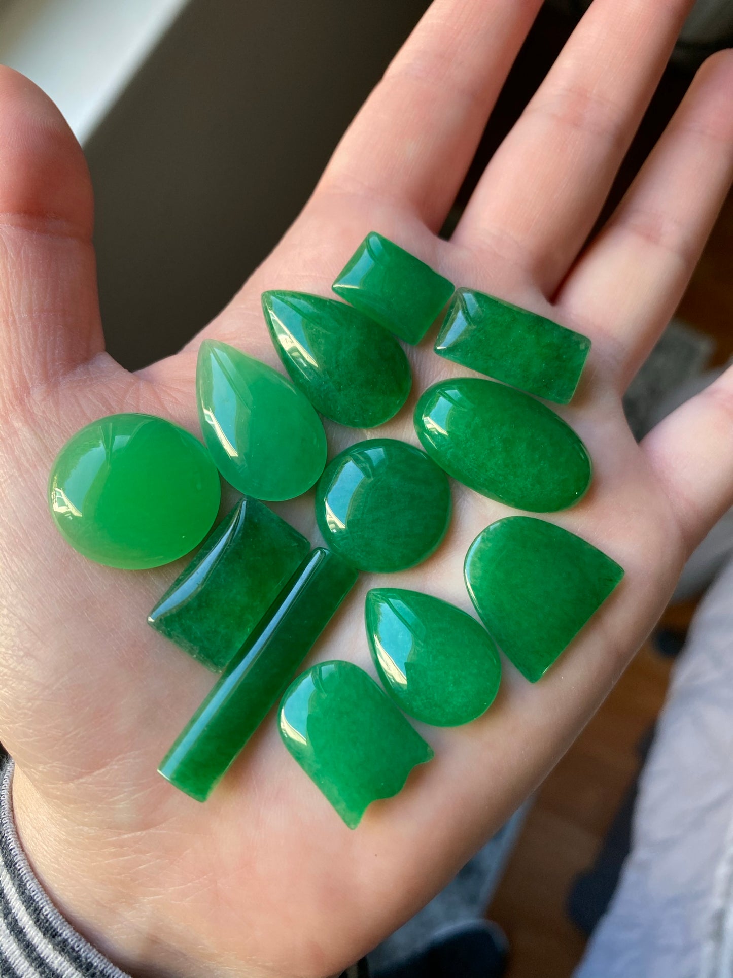 Green aventurine cabochons (lot 2)
