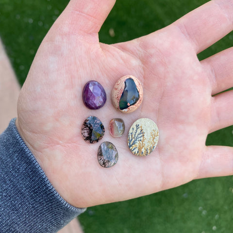Mixed lot cabochons